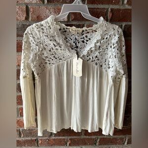 NWT - Vine & Love white boho-style blouse,size small